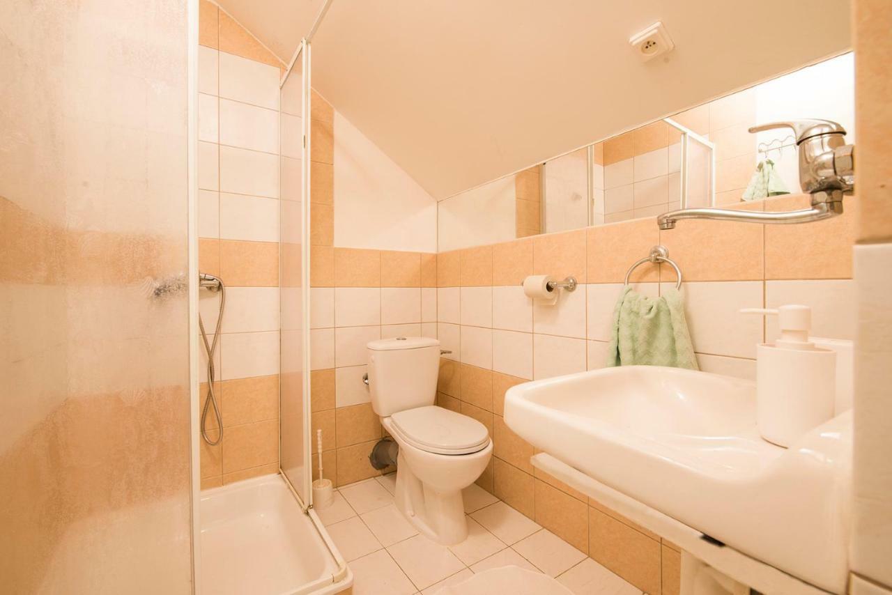 Privat Jonas Villa Strba Bagian luar foto