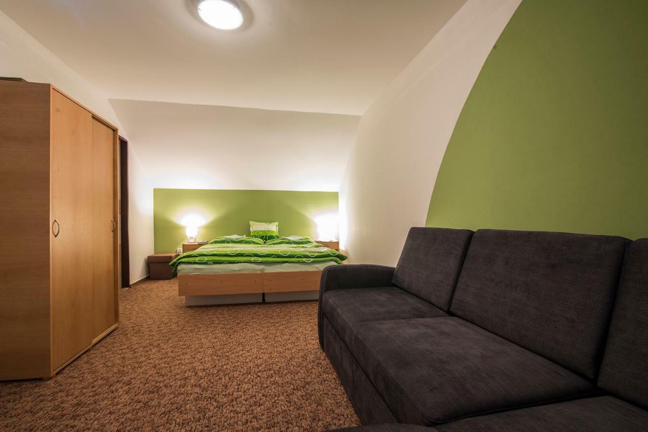 Privat Jonas Villa Strba Bagian luar foto