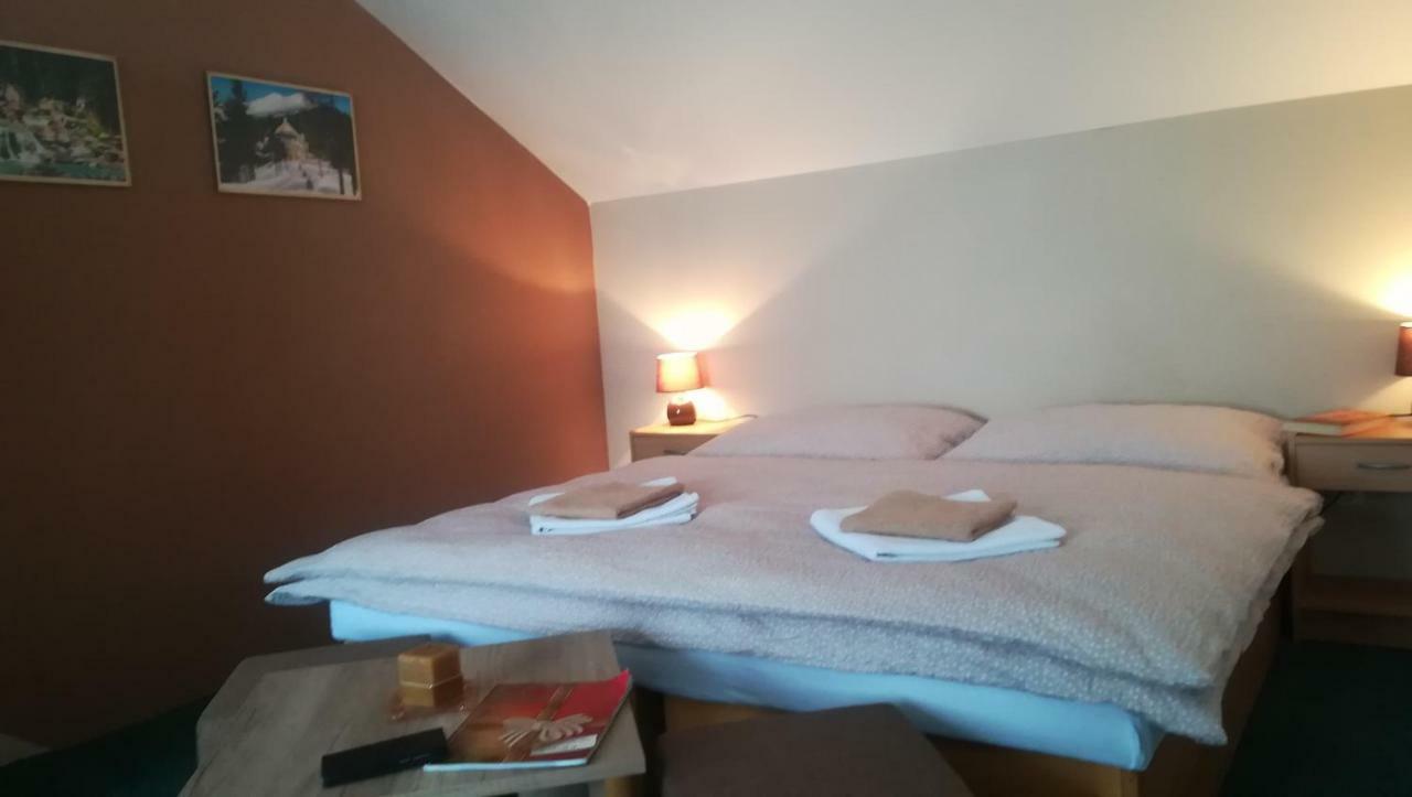 Privat Jonas Villa Strba Bagian luar foto