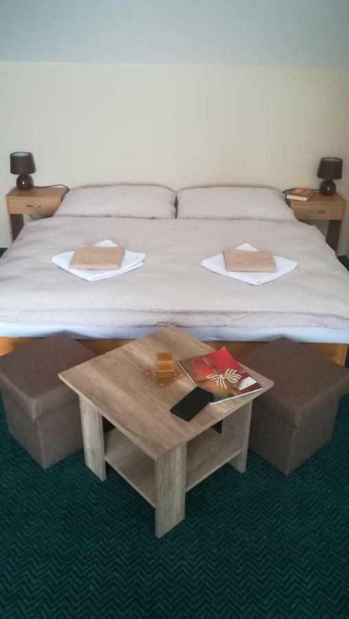Privat Jonas Villa Strba Bagian luar foto