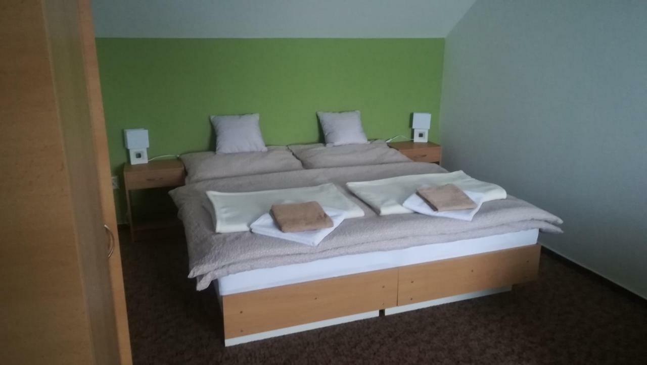 Privat Jonas Villa Strba Bagian luar foto