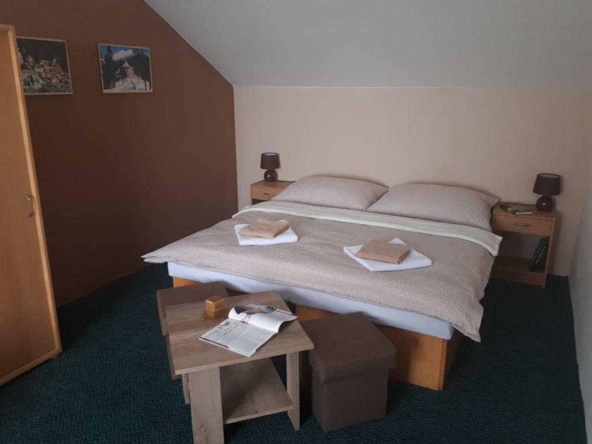 Privat Jonas Villa Strba Bagian luar foto